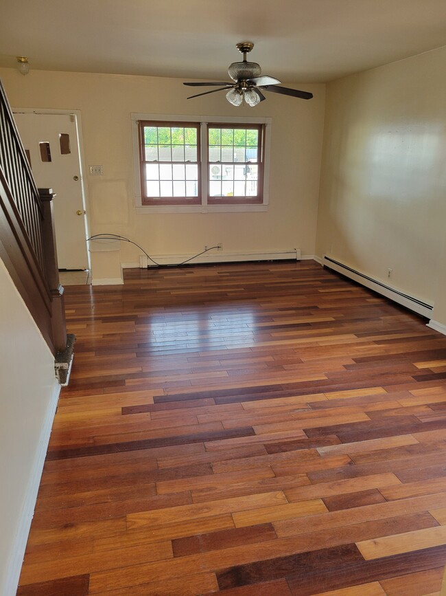 The Living Room - 94 Madison St