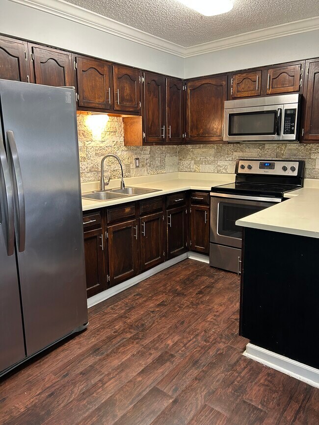 Building Photo - 1000 Ranchero Road