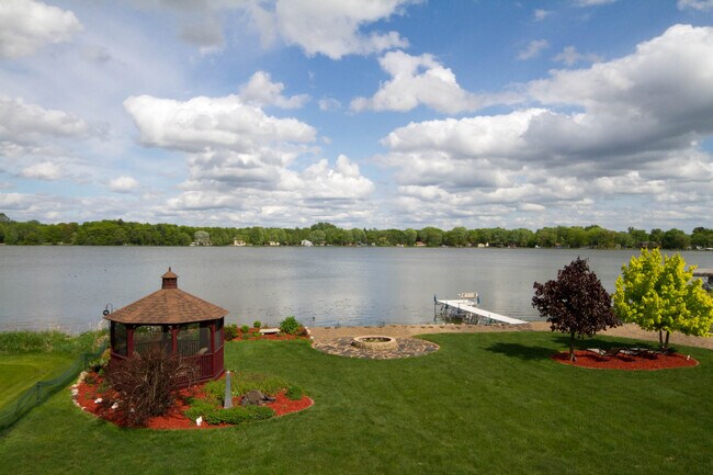 Lago - 27885 Bay Shore Dr NW