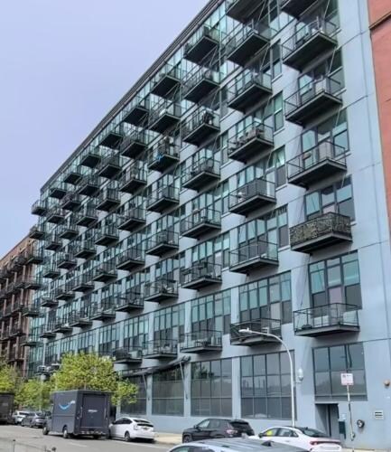 Foto principal - 1224 W Van Buren St