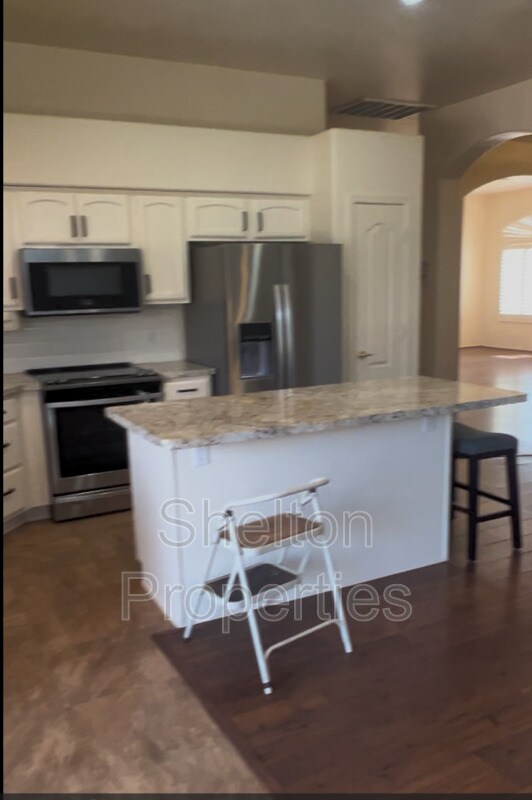 Foto del edificio - 19231 N Coyote Lakes Pkwy
