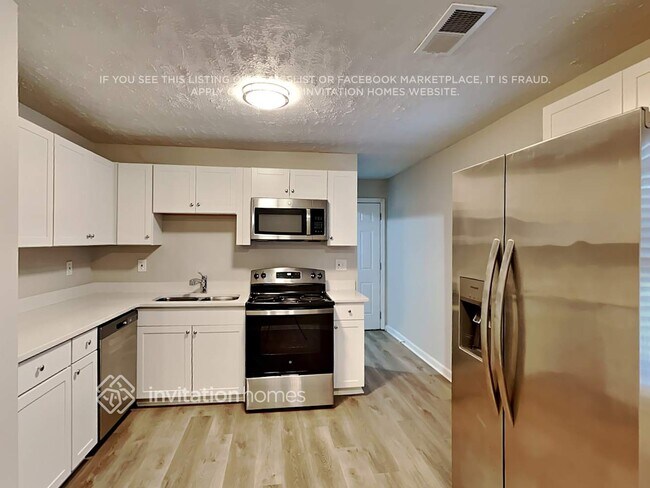 Building Photo - 300 Banberry Dr SE