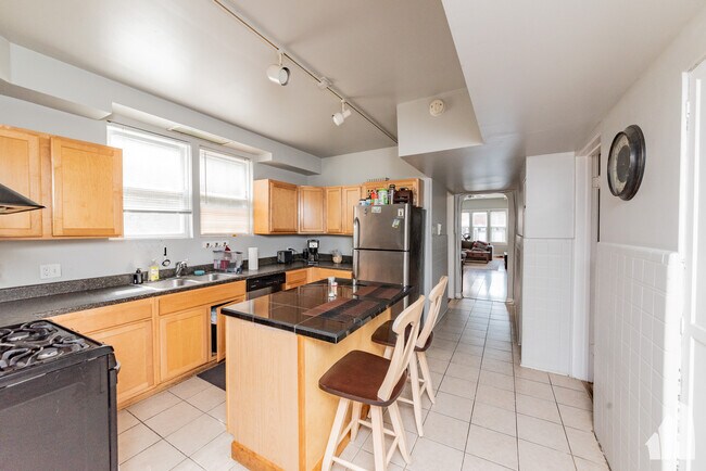Foto del edificio - 1456 W Irving Park Rd