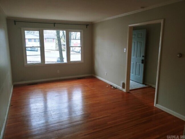 Building Photo - 307 W 34th St