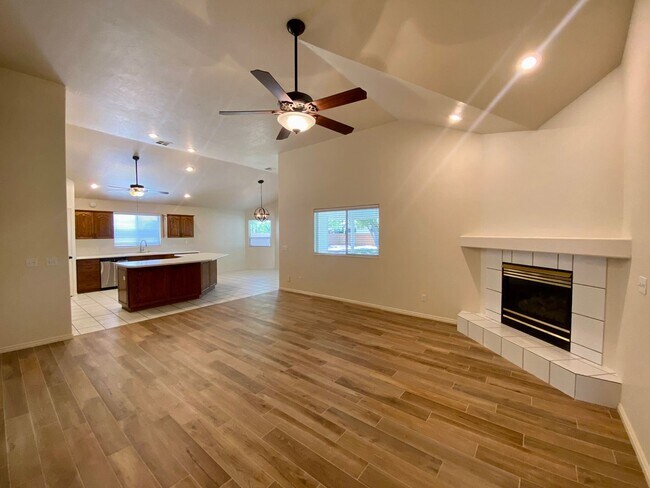 Foto del edificio - 3 br, 2 bath House - 3668 South 1470 West