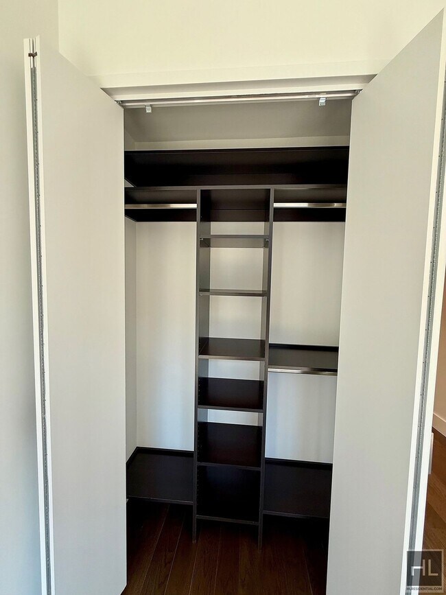 Building Photo - NO FEE ONE BEDROOM IN THE LUXURY SUMMIT NYC