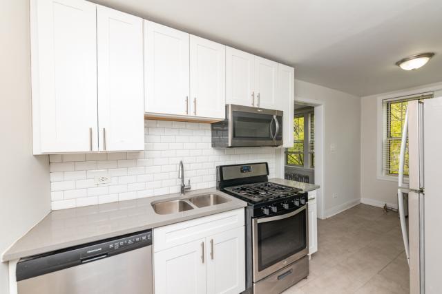 Building Photo - 3 bedroom in Chicago IL 60615