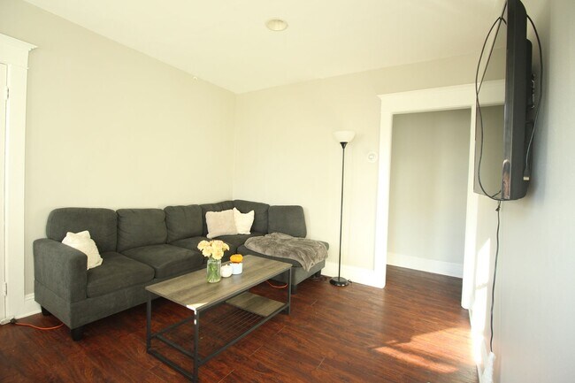 Foto del edificio - 713 Spring Garden St
