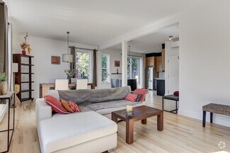 Building Photo - 4352 Av. De Chateaubriand