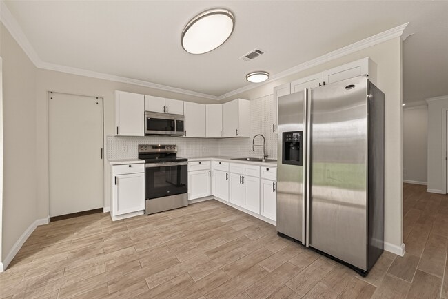 Building Photo - 25409 Pebble Dr