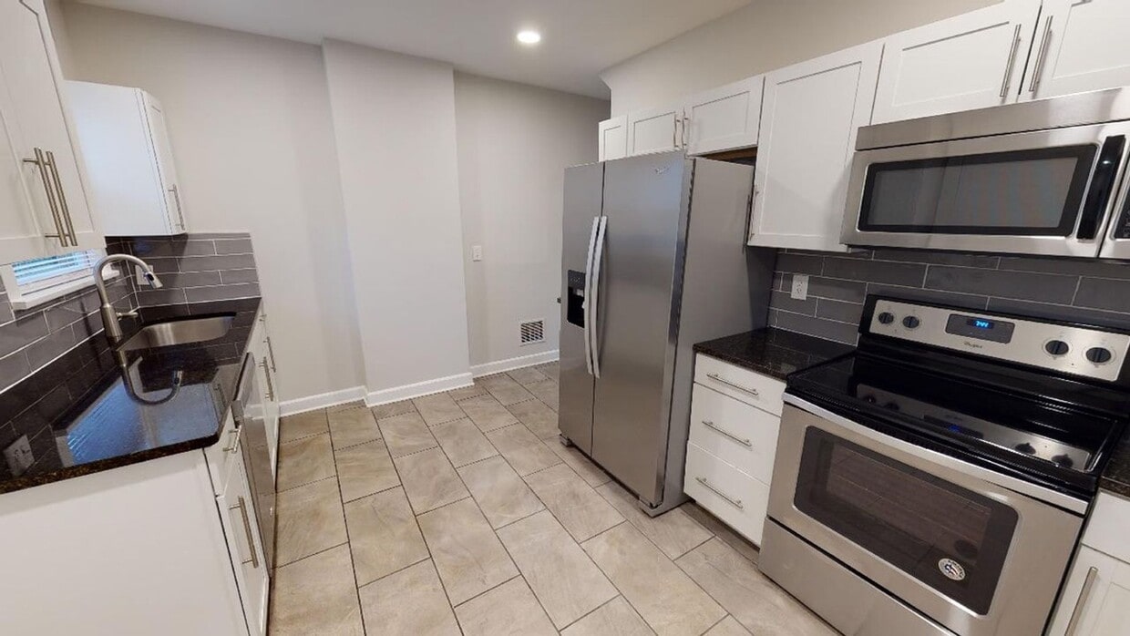 Primary Photo - Beautiful 3 Bedroom 2 FULL BATH Clintonvil...