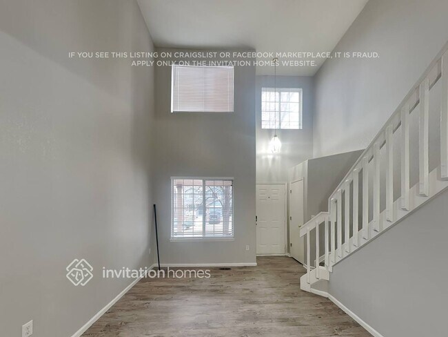 Foto del edificio - 4881 N Silverlace Dr