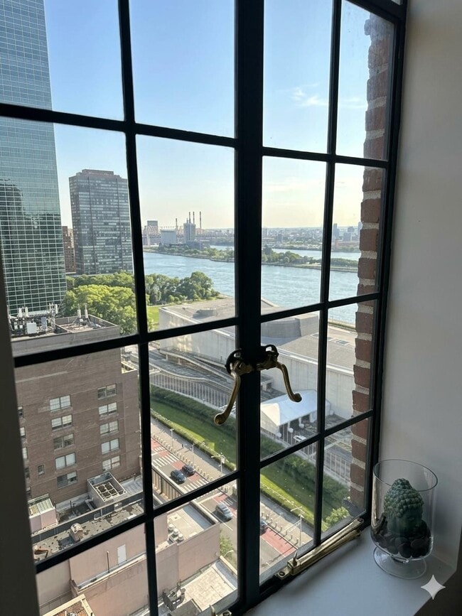 Building Photo - 45 Tudor City Pl