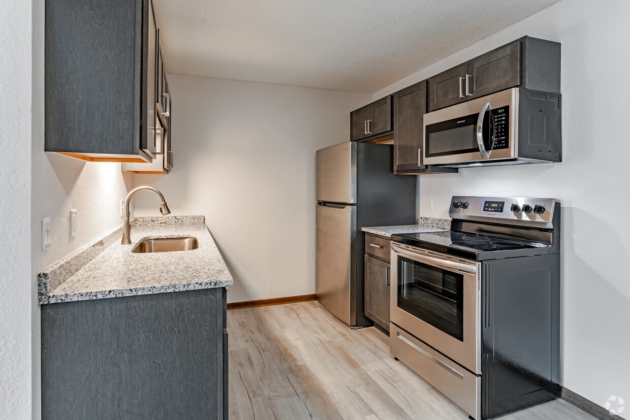 Primary Photo - Cedar Square Apartments