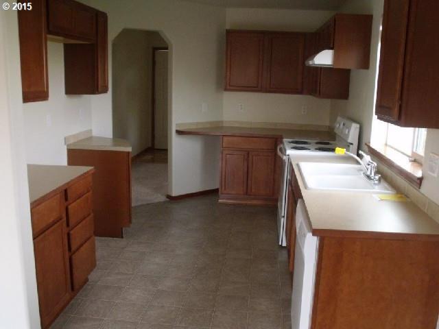 Foto del edificio - Spacious 4 Bedroom Home w/ Fully Fenced Yard & 2 Car Garage!