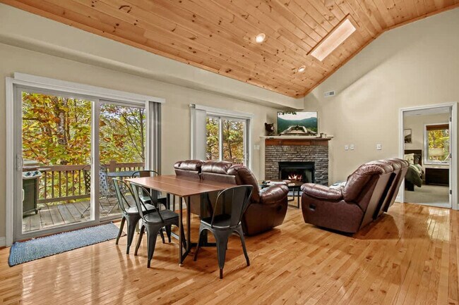 Building Photo - 109 Deergrass Rd