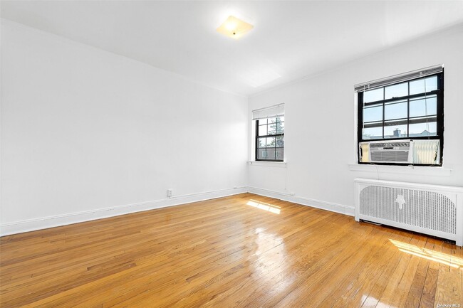 Foto del edificio - 67-58 Fleet St