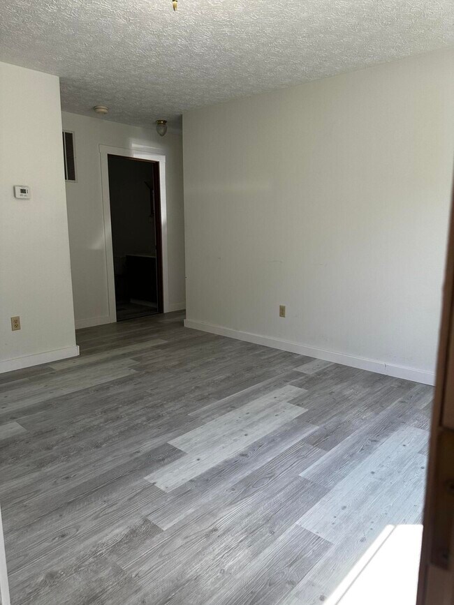Building Photo - 106 Sharon Dr