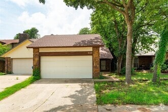 Building Photo - 727 Rockridge Cir