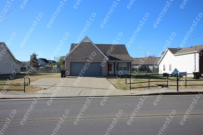 Building Photo - 3 bed / 2 bath home