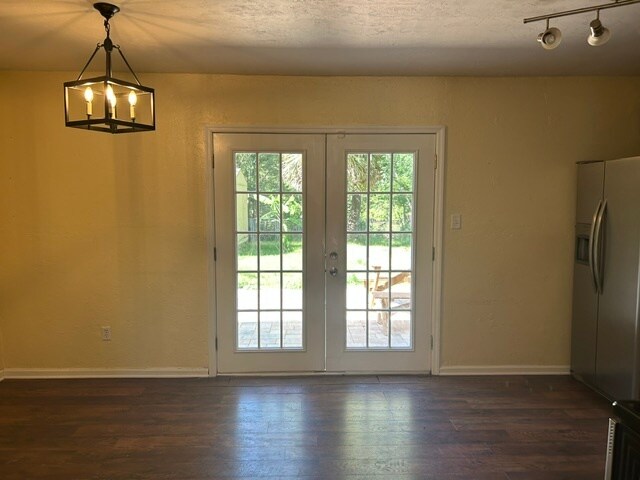 Foto del edificio - 2128 Little River Ln