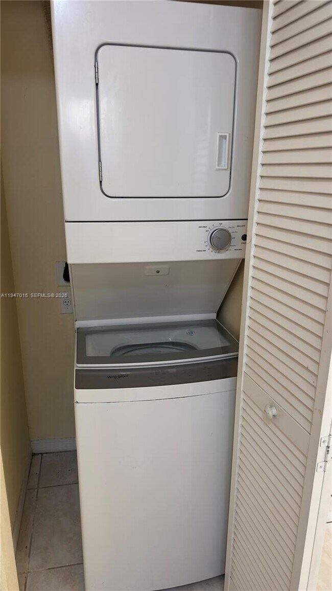 Foto del edificio - 2028 NE 167th St