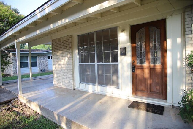 Foto del edificio - 7519 Northcrest Blvd