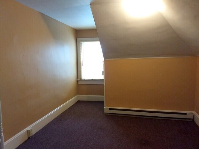 Foto del edificio - 3 Bedroom Duplex near Campus - Apply Today !!
