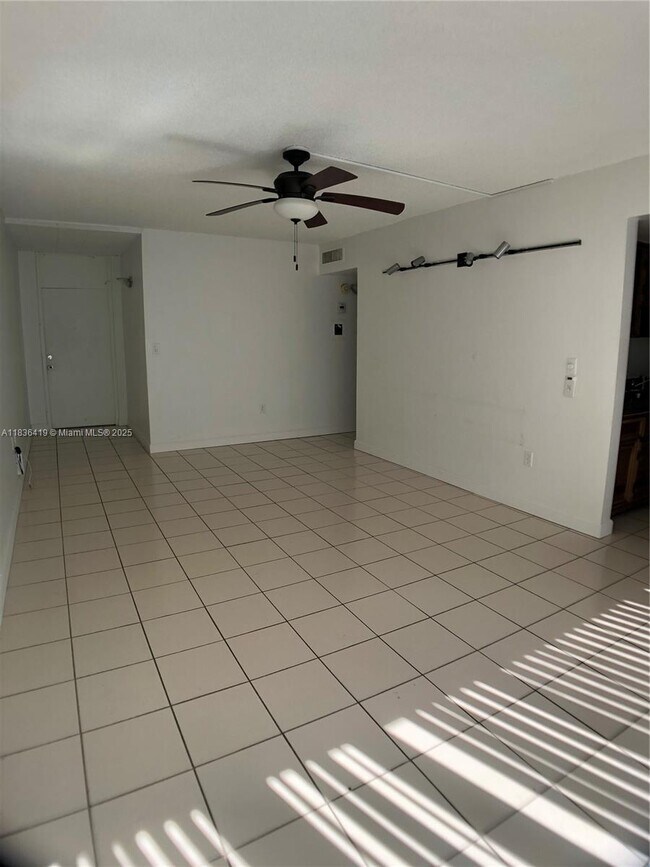 Foto del edificio - 2539 Bayshore Dr