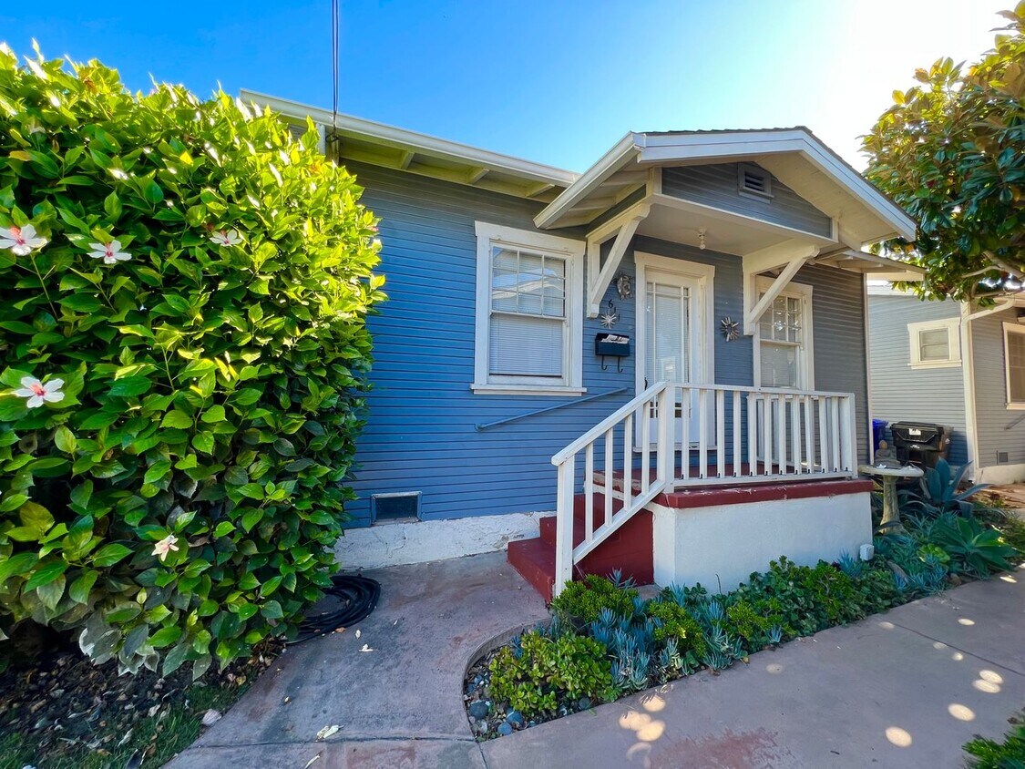 Foto principal - La Jolla 1 Bed / 1 Bath Home With Garage