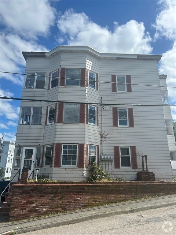 Building Photo - 160 Madison St
