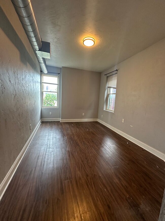Foto del edificio - 1021 E Carson St