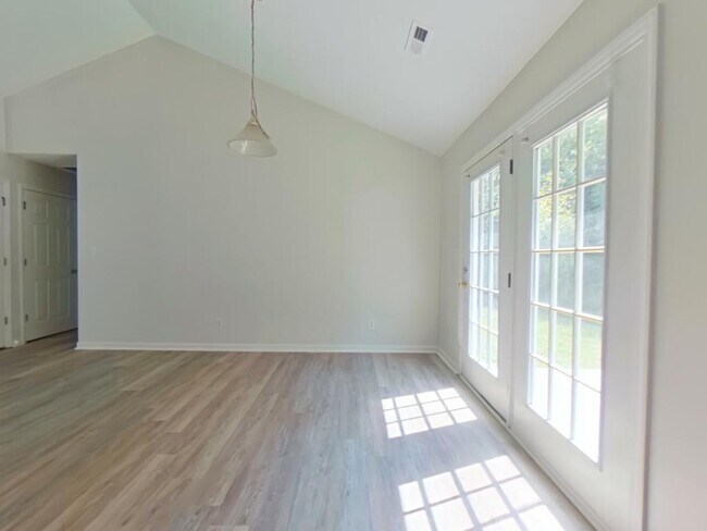Building Photo - 610 Herman Gist Rd