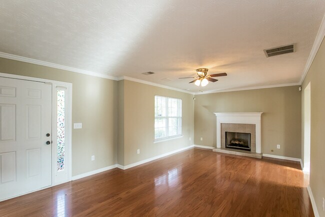 Building Photo - Fantastic Home!!