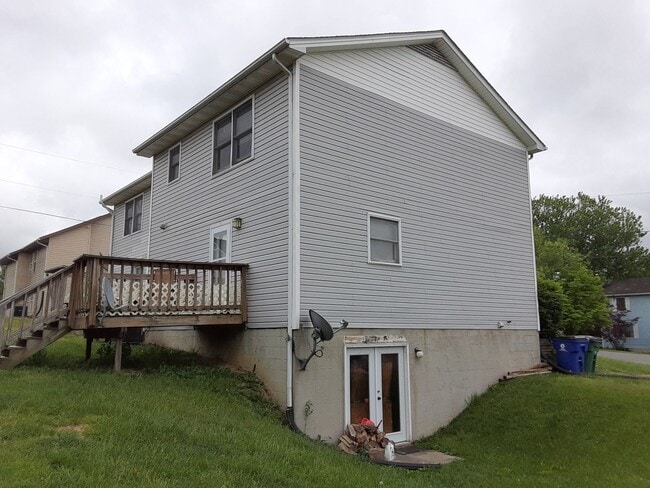 Foto del edificio - Christiansburg, 3 BR / 1.5 BA, Available M...