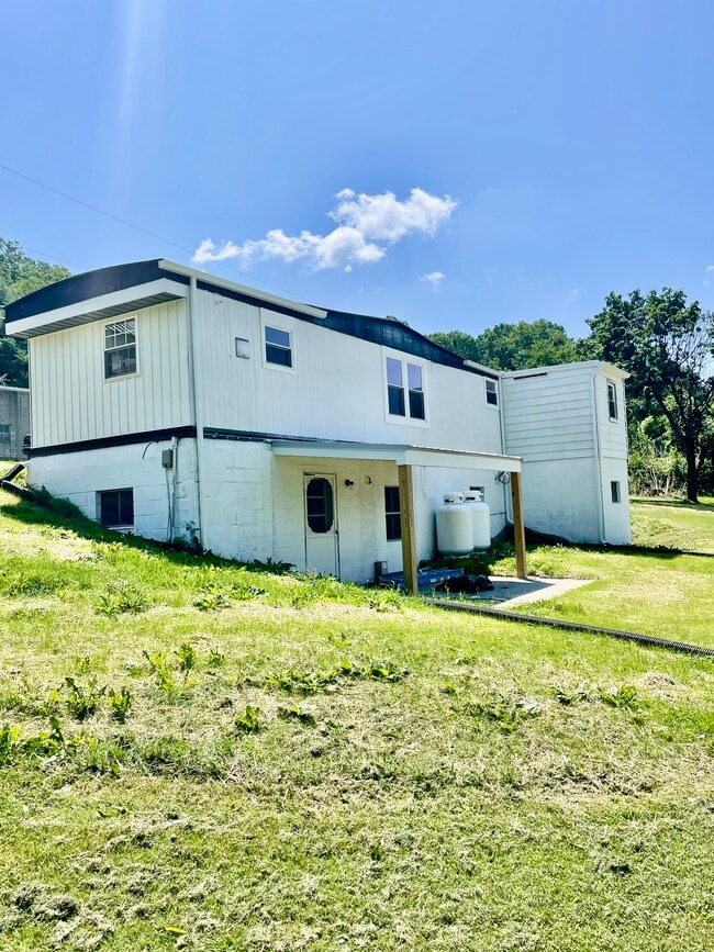 Building Photo - 172 Georgetown Rd