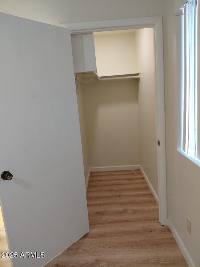 Foto del edificio - 1410 E Mountain View Rd