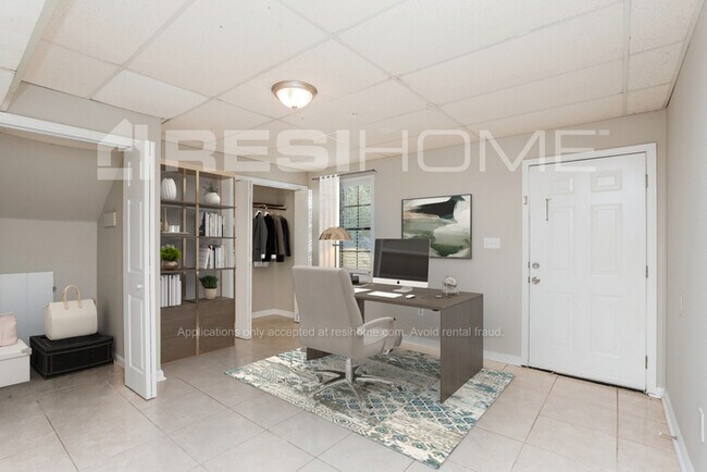 Building Photo - 370 Amberwood Dr