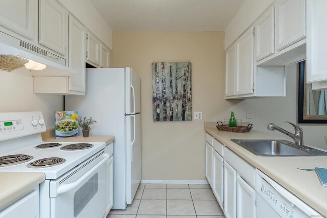Foto del edificio - 7395 E Eastman Ave