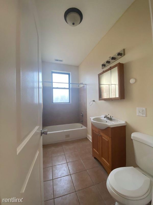 Building Photo - 47 E Marquette Rd