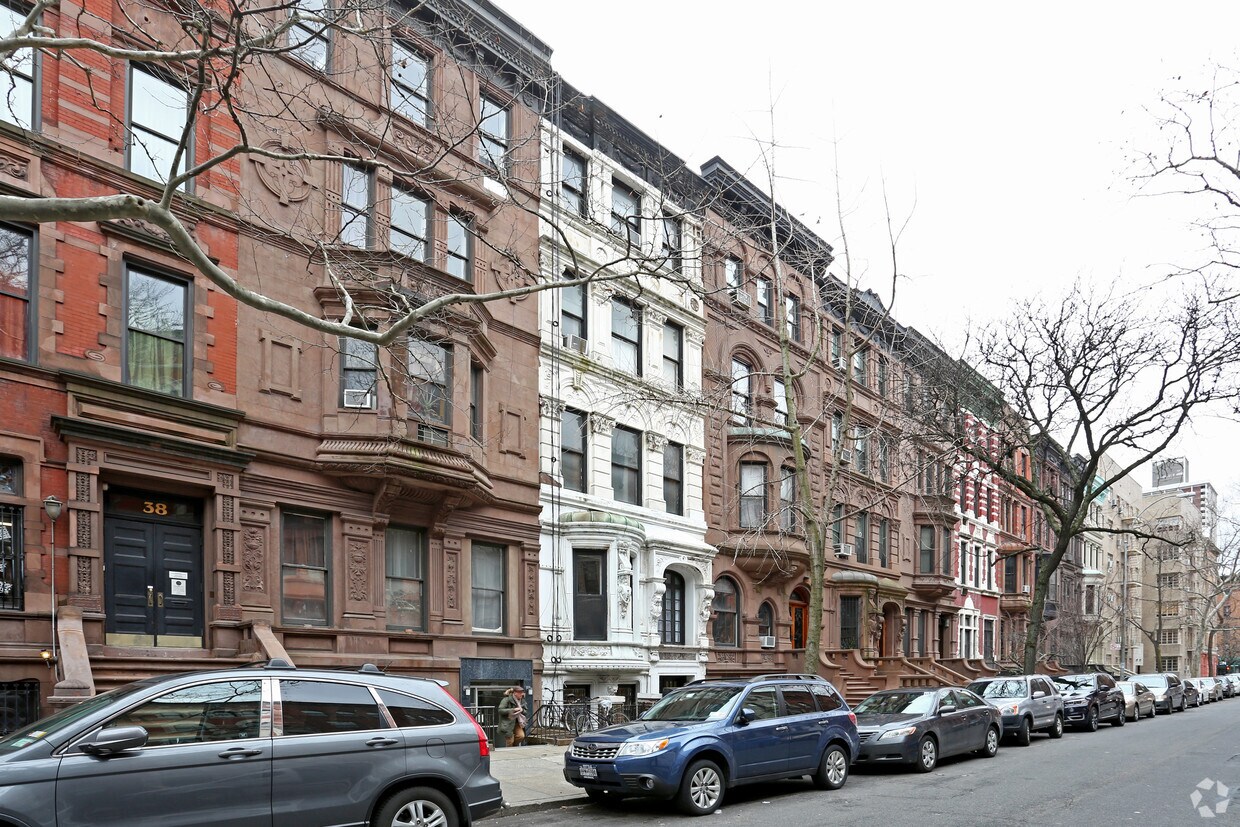Building Photo - 42 W 88th St