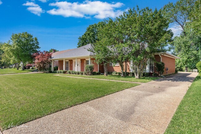 Foto del edificio - 7614 Millicent Way