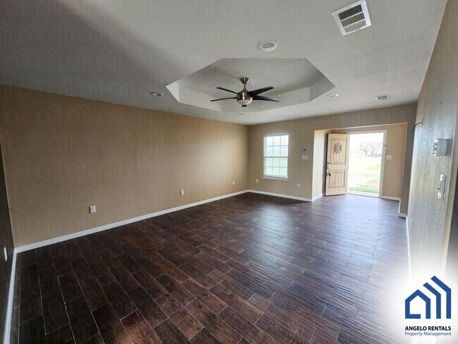Foto del edificio - Spacious 3 bedroom 2 bath home COMING SOON!