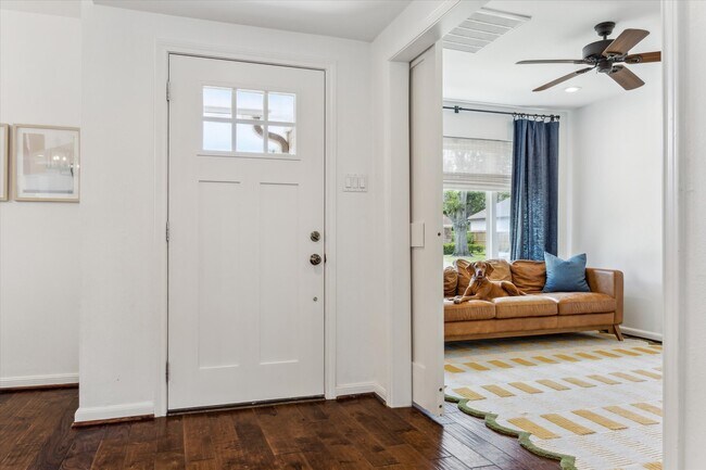 Foto del edificio - 14122 Queensbury Ln