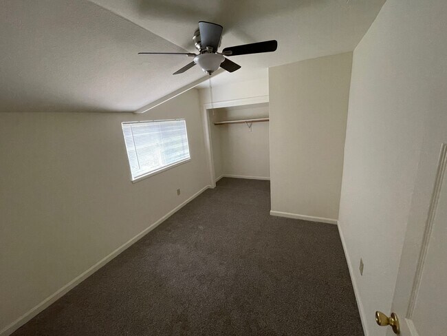Building Photo - 575 El Camino Ave