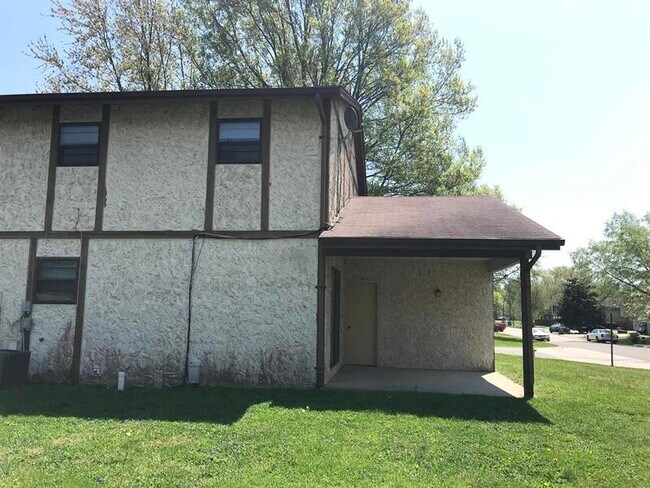 Building Photo - 319 Campus Dr