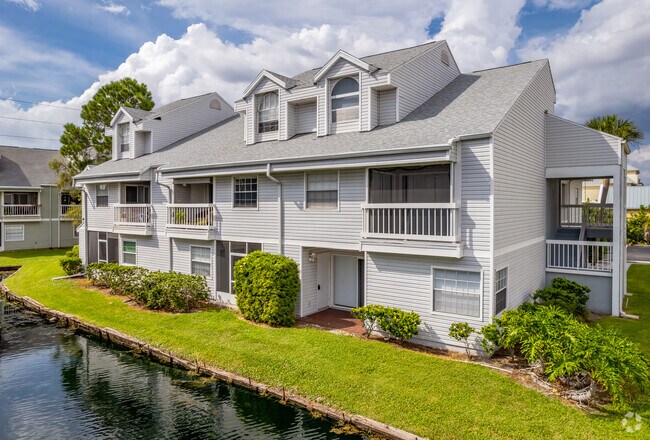 Foto del edificio - Stones Throw Condominium