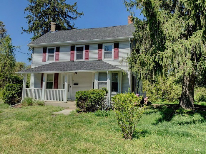 Primary Photo - Large 4-bed 2-bath house on a large lot!