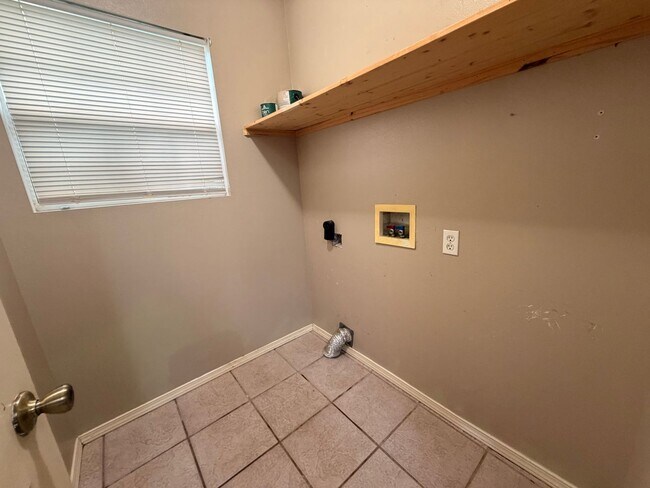 Foto del edificio - 3805 E 6th St