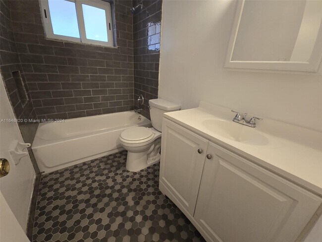 Foto del edificio - 4830 SW 27th Ave